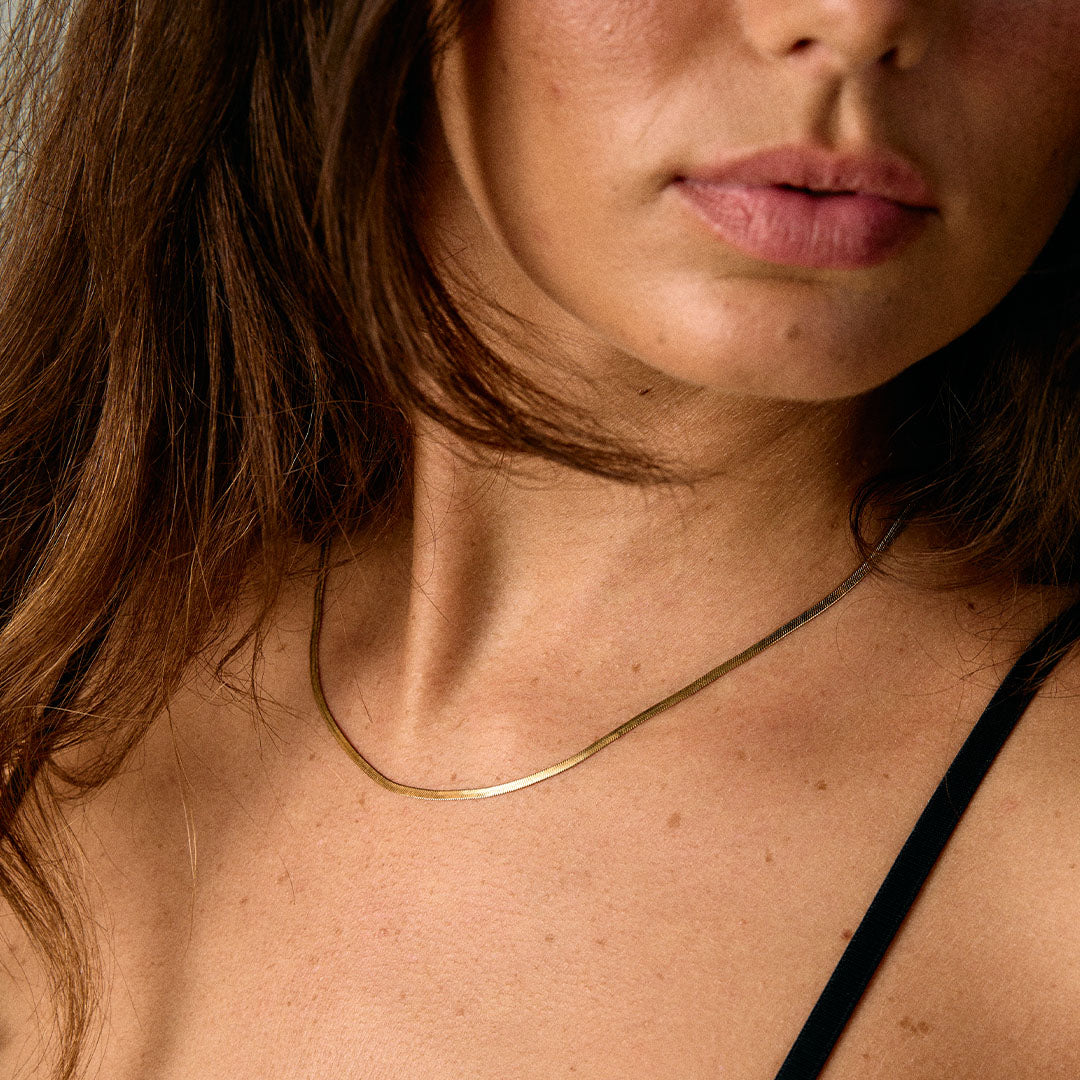 Halsband med platt orm 18K Guldplätering 2 mm
